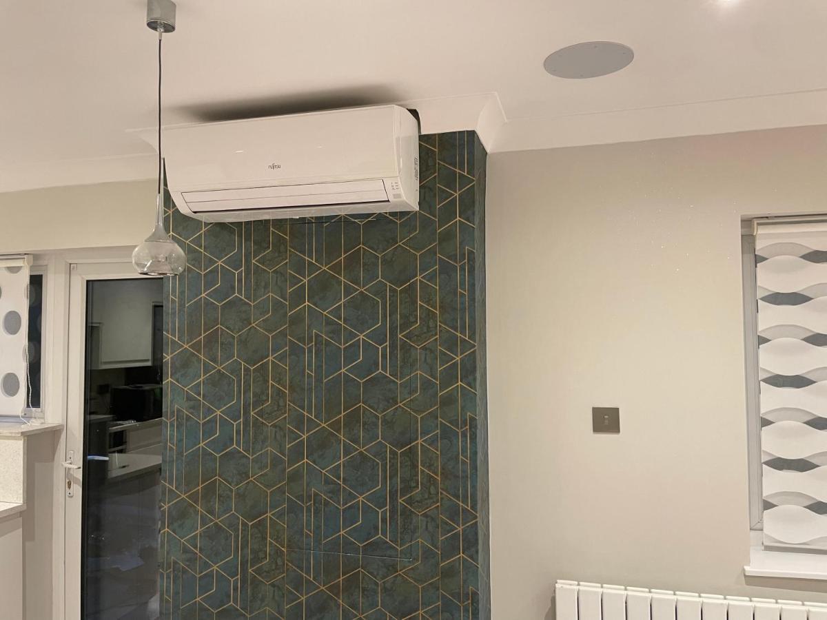 Luxury House Apartment Грийнфорд Екстериор снимка