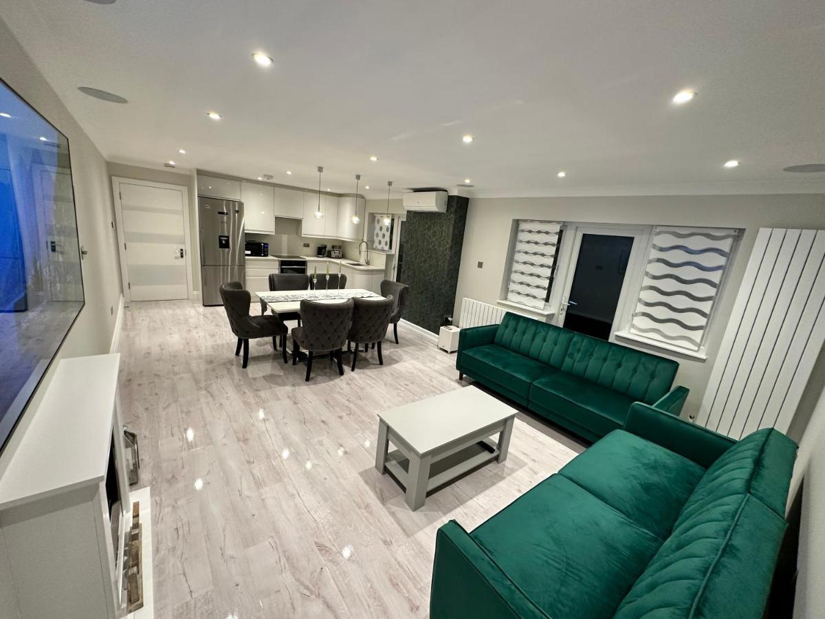 Luxury House Apartment Грийнфорд Екстериор снимка