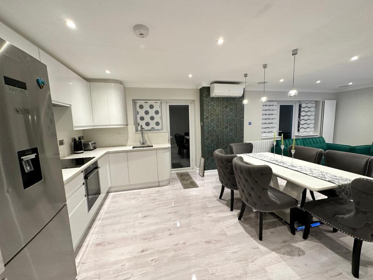 Luxury House Apartment Грийнфорд Екстериор снимка