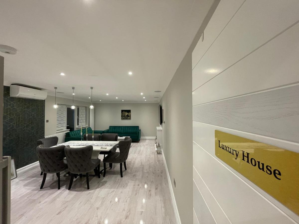 Luxury House Apartment Грийнфорд Екстериор снимка