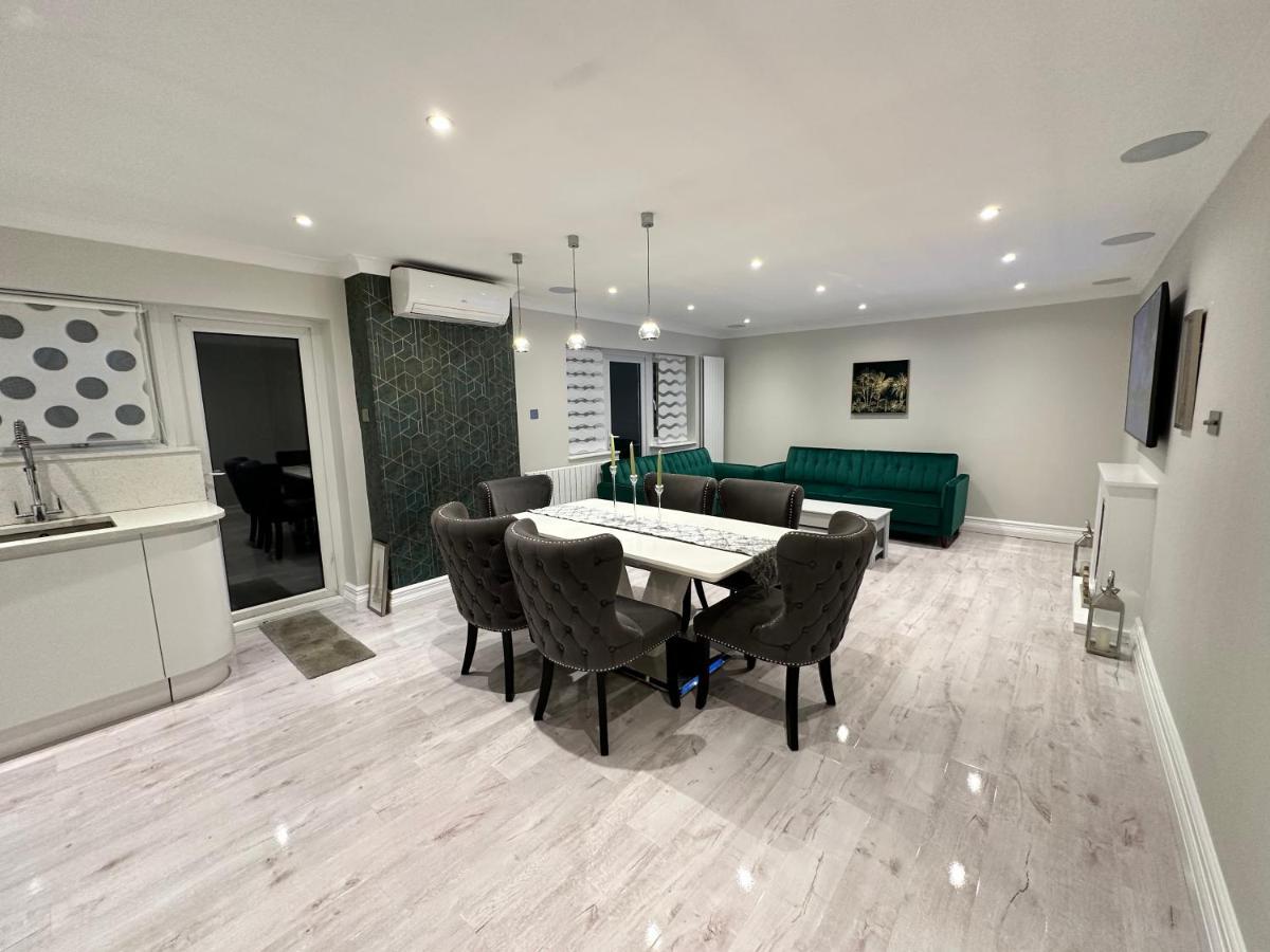 Luxury House Apartment Грийнфорд Екстериор снимка