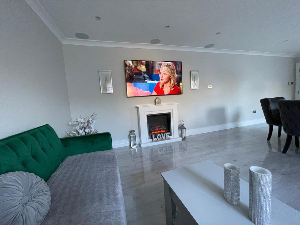 Luxury House Apartment Грийнфорд Екстериор снимка