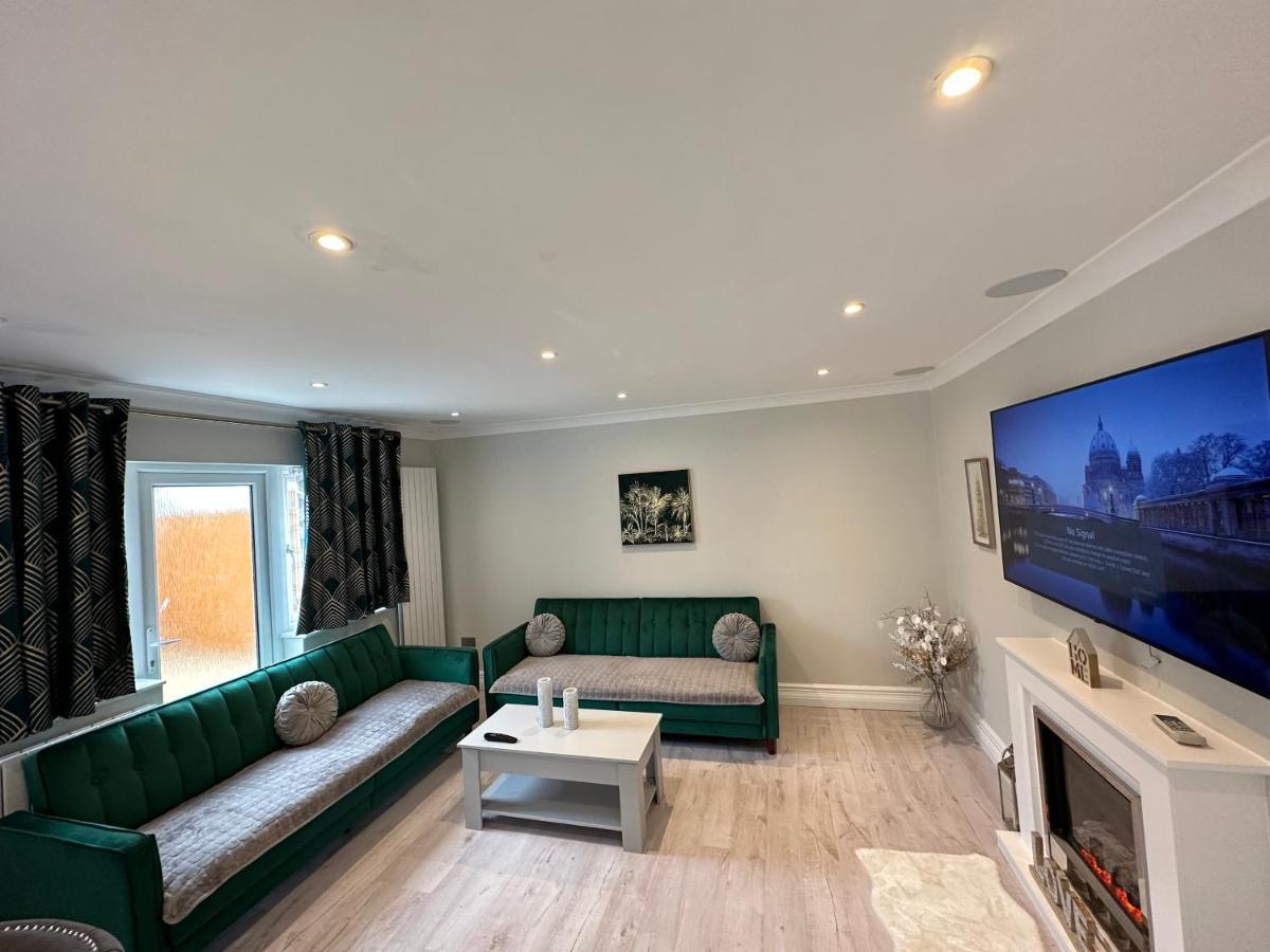 Luxury House Apartment Грийнфорд Екстериор снимка