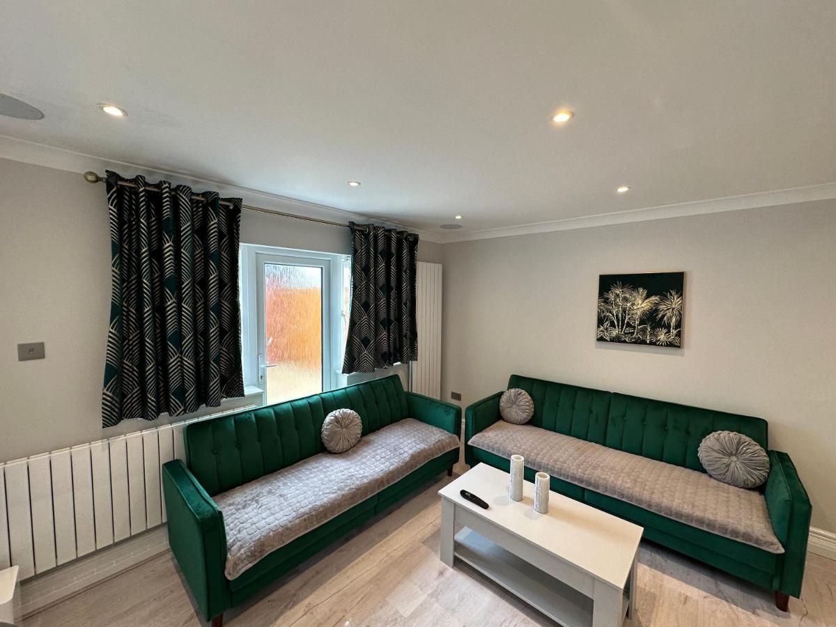 Luxury House Apartment Грийнфорд Екстериор снимка