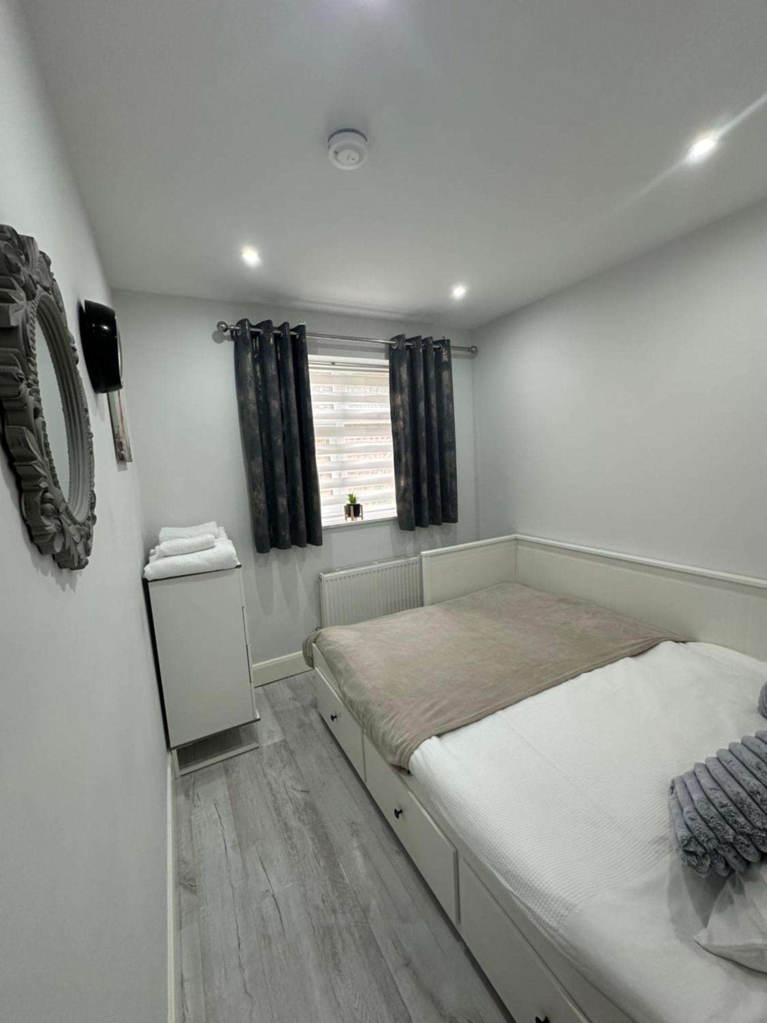 Luxury House Apartment Грийнфорд Екстериор снимка