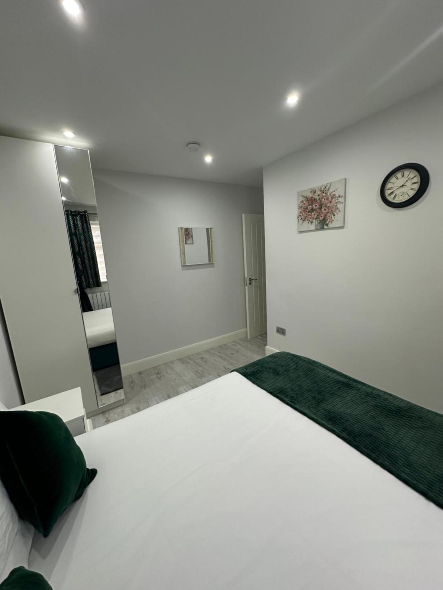 Luxury House Apartment Грийнфорд Екстериор снимка
